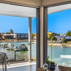 Luxurious Waterfront 5 Bedroom Coastal Retreat On Amarina Holiday home Mooloolaba